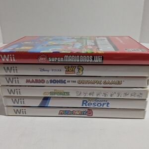 Cases and Manuals / NO games. Nintendo Wii Bundle